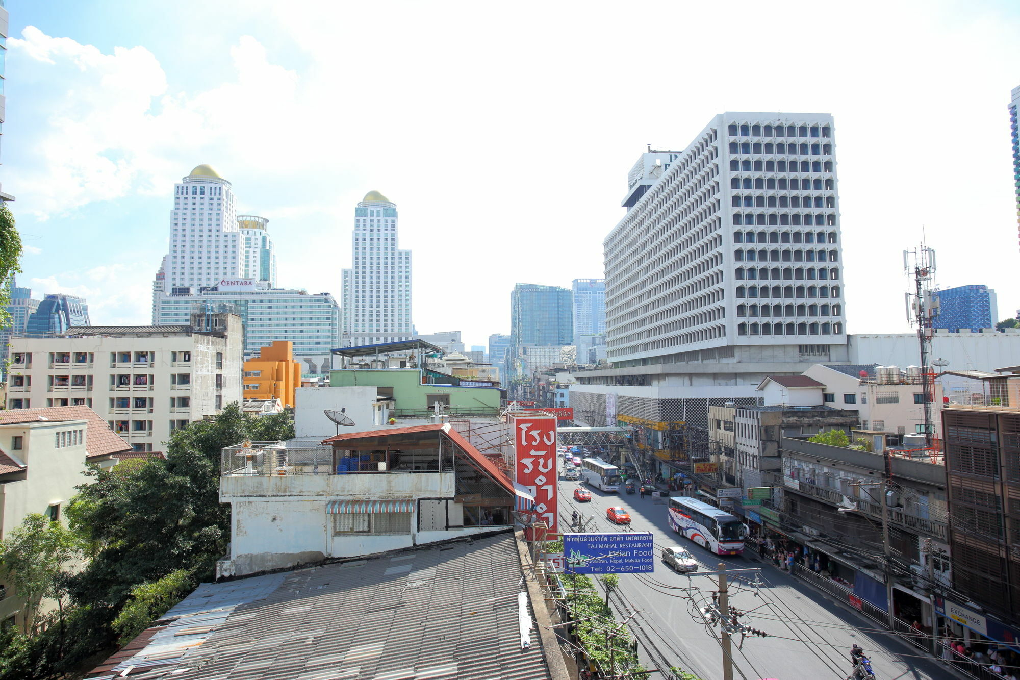 Thai Cat Hostel Bangkok Exterior photo